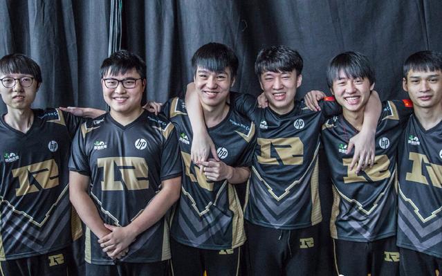 尤其是他们 尤其是他们